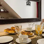 Апартаменти Charming Flat In Lisbon's Center! Лісабон